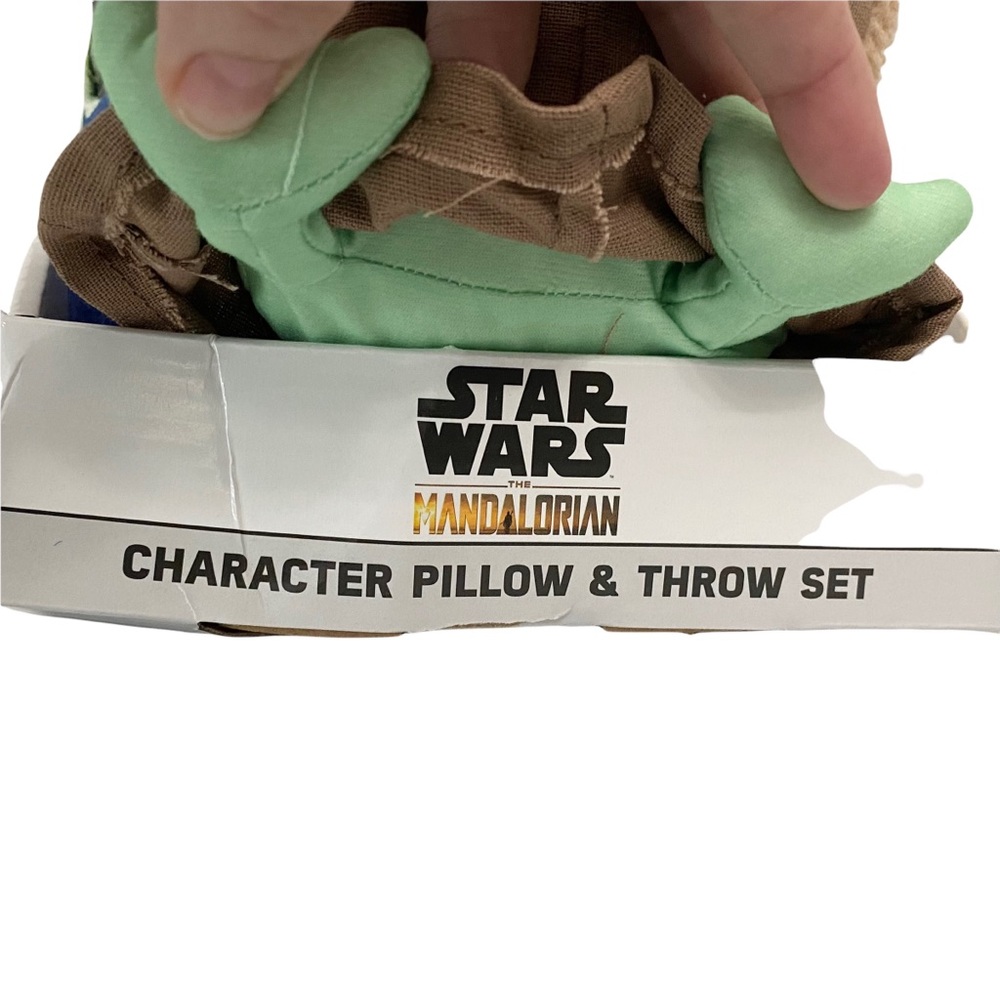 Throw Blanket 46”x60” & Plush Mandalorian The Child Star Wars - Picture 11 of 13